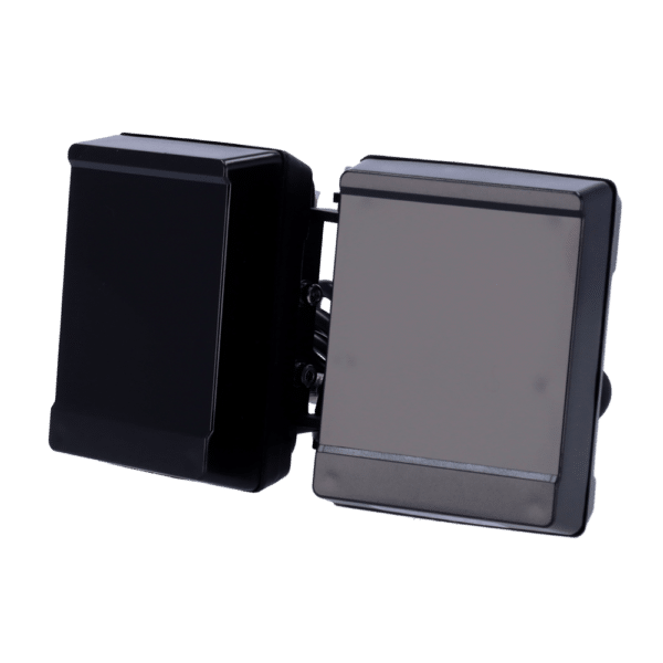 Foco infrarrojo de alcance 90~130m - Iluminación por LEDs de 850 nM - 12 Lámparas IR LED - Apertura del haz 15º~30º - Intensidad y umbral regulables - Impermiable IP66