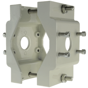 Soporte para mástiles/farolas - Rango diámetro 60~110 mm - Fijación en ambas caras - Apto para uso en exterior - Color blanco - Pasador de cables